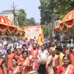 चंद्रपुरात माता महाकाली महोत्सवाला सुरुवात; पालखी सोहळ्यात आमदार जोरगेवार सहभागी चंद्रपुरात माता महाकाली महोत्सवानिमित्त निघालेली पालखी मंदिराकडे जाताना