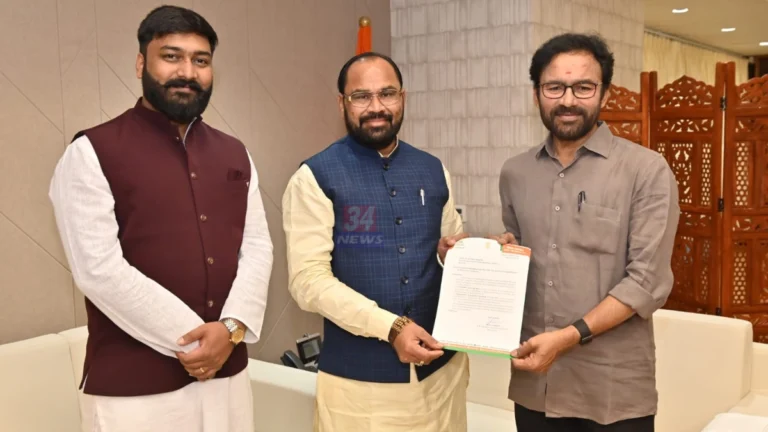 चंद्रपूर माइनिंग टुरिझमच्या मागणीसाठी आमदार किशोर जोरगेवार केंद्रीय कोळसा मंत्र्यांची भेट घेताना