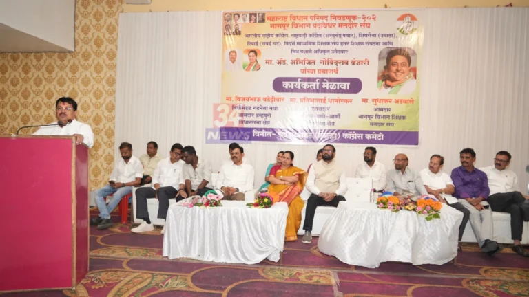 अभिजित वंजारी प्रचारसभा चंद्रपूर येथे मंचावर वडेट्टीवार आणि धानोरकर