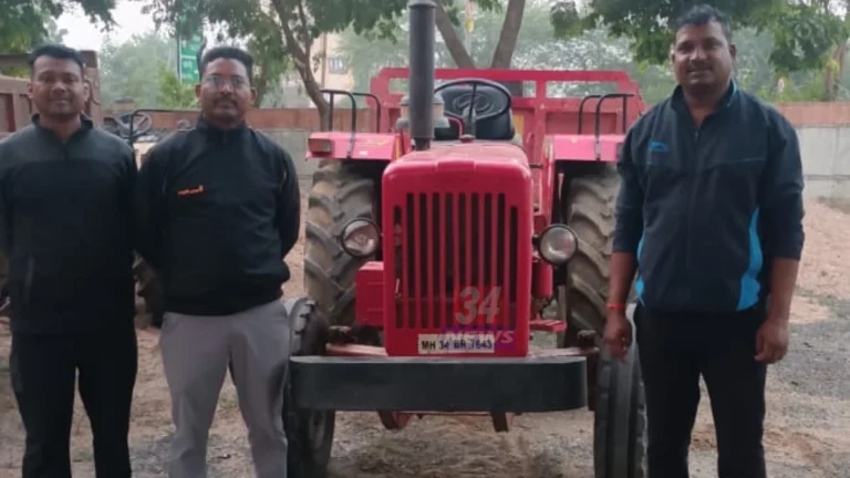 चिमूर अवैध रेती वाहतूक प्रकरणी पोलिसांनी जप्त केलेला ट्रॅक्टर