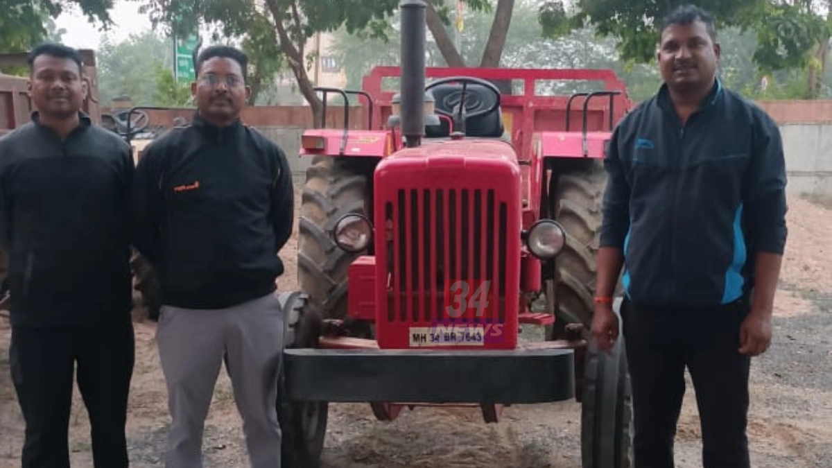 चिमूर अवैध रेती वाहतूक प्रकरणी पोलिसांनी जप्त केलेला ट्रॅक्टर