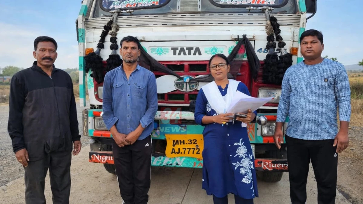 गोंडपिपरी अवैध रेती वाहतूक प्रकरणी महसूल पथकाने जप्त केलेला ट्रक
